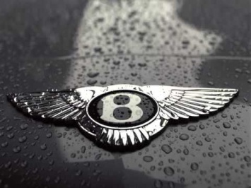 Bentley представила эксклюзивный седан Flying Spur V8 S Black Edition