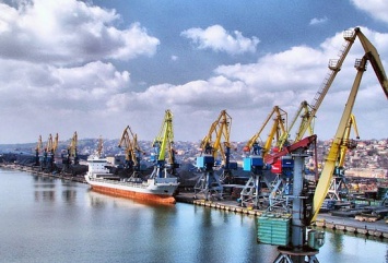 Мариупольский порт понес убытки из-за перекрытия Керченского пролива