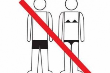 Запретили бикини: власти хорватского курорта просят туристов одеться