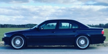 На продажу выставлен редчайший BMW из 90-х