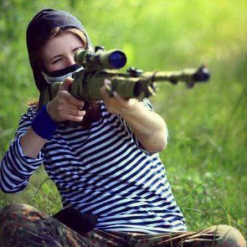 Жена пойманного в Крыму украинского диверсанта удалила фото со снайперской винтовкой