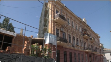 Знаменитый одесский Дом-стену пообещали отремонтировать (ФОТО)
