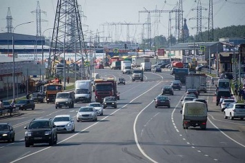 Власти Киева снова запретили грузовикам ездить по столице
