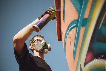 В эти выходные 40 художников создадут граффити на стене одесского ТЦ