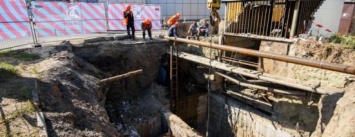 На Клочковской ремонтируют магистральную теплокамеру
