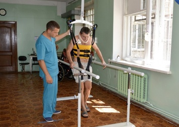 В отделении реабилитации Запорожской областной больницы за пару месяцев ставят на ноги парализованных пациентов
