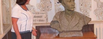 В Бердянске музей П.Шмидта пополнился бюстом легендарного лейтенанта