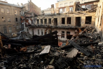 Спустя 2 месяца после пожара Центральный гастроном Киева напоминает послевоенное пепелище (фото)
