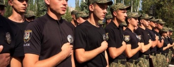 Выпусники полицейской академии из Луганской области приняли присягу в Мариуполе (ФОТО, ВИДЕО)