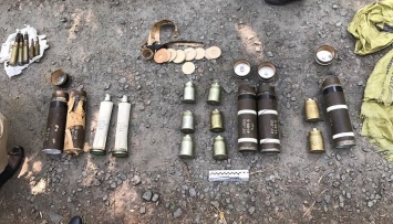 В столичном Гидропарке обнаружили схрон с боеприпасами