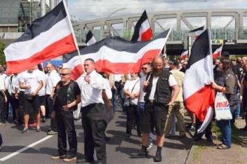 В Берлине сотни неонацистов почтили маршем заместителя Гитлера