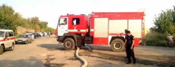 Много пожарок, уже горит четыре дома, огонь идет с полей, не могут никак потушить", - соцсети сообщили о мощном пожаре под Донецком