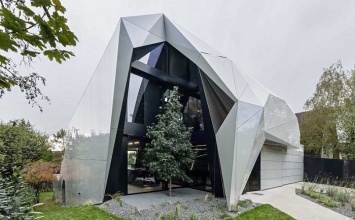 В стиле оригами: Дом с необычным геометрическим фасадом