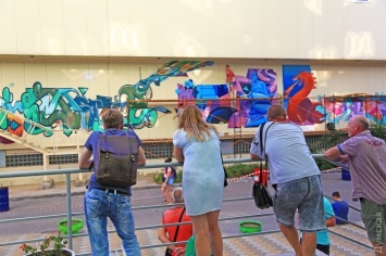 600 квадратных метров стрит-арта: молодые художники расписали одесский торговый центр