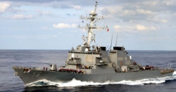 Возле Сингапура столкнулись ракетный эсминец ВМС США и торговое судно