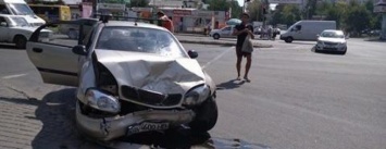 В одесской аварии у авто оторвало колесо, другая машина в хлам (ФОТО)