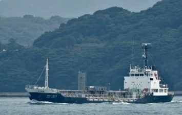 В Японии затонули две баржи