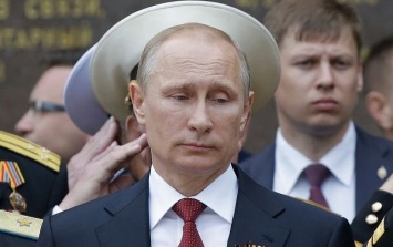 Сеть взбудоражил снимок Путина с четырьмя наемниками (фото)