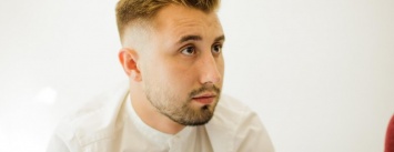 Не называйте это барбершопом: как 22-летний парень открыл в Запорожье мужскую парикмахерскую