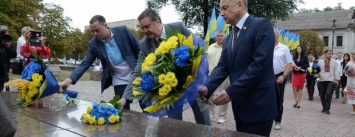 Каменчане пришли к памятнику Шевченко