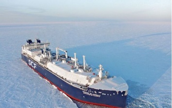 Танкер-газовоз впервые в мире преодолел Северный морской путь за 6,5 суток