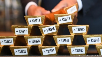 Германия досрочно вернула в страну половину золотого запаса