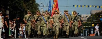 Парад, сотня флагов и военная техника: День Независимости в Запорожье в 50-ти фотографиях