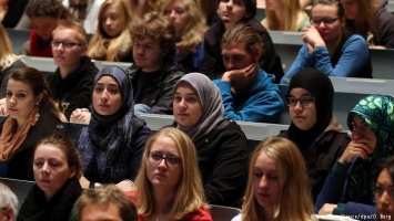 Исследование: Мусульмане в Германии интегрируютяя все успешнее