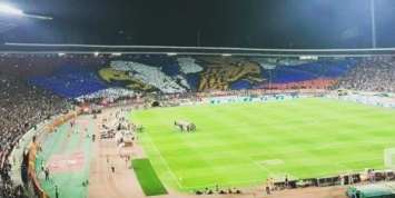 Сербские болельщики устроили перфоманс с российским флагом