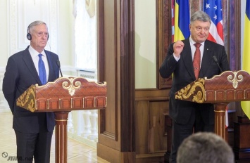 США рядом с Украиной: о чем говорят итоги визита Мэттиса в Киев