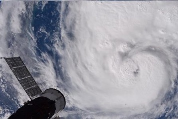 Самый мощный за 12 лет! Как выглядит ураган Харви из космоса
