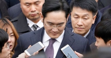 Главу Samsung приговорили к 5 годам тюрьмы за взятку