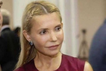 Постаревшая Тимошенко в вечернем платье: Молодиться уже не получается
