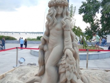 Сходи посмотреть: в парке Шевченко появились скульптуры из песка