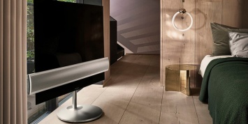 LG и Bang & Olufsen представили «послушный» телевизор на колесиках за $10 990