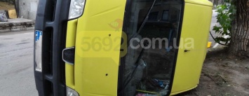 В Каменском вследствие ДТП перевернулся микроавтобус