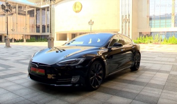 Президент протестировал электромобиль Tesla (видео)