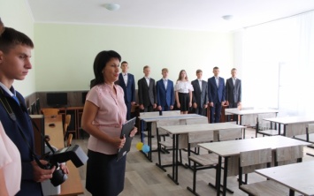Ученики скадовской школы получили новые компьютеры к учебному году