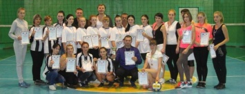 В Енакиево состоялись соревнования среди женских команд по волейболу