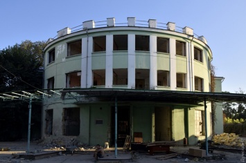 Швейцарская фармкомпания начала реконструировать в Одессе фабрику-кухню 1930-х: уникальное здание могут снести