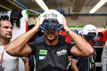Aprilia внедряет шлем дополненной реальности в работу своей команды в MotoGP