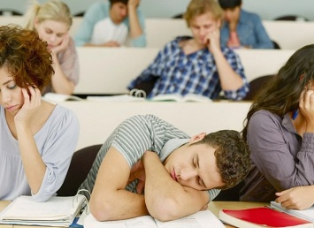 Правильный режим сна, время засыпания и пробуждения поможет студентам в учебе