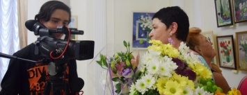 Ко Дню цветов в музее Черноморска расцвели цветы художницы Натальи Видовой
