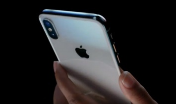 Apple iPhone X с технологией распознавания лица Face ID