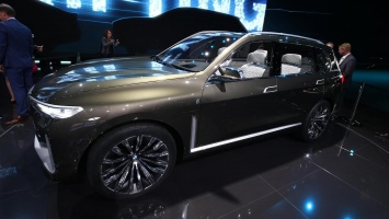 BMW Concept X7 iPerformance озарил Франкфурт смелым дизайном и роскошью