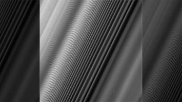 Кассини прислал фотографию волновой структуры кольца Сатурна