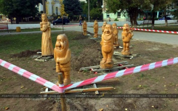 В Детском парке Павлограда появились Белоснежка и семь гномов (ФОТОФАКТ)