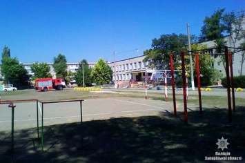 В Запорожской области из школ эвакуировали более 1500 людей, - полиция (Фото)