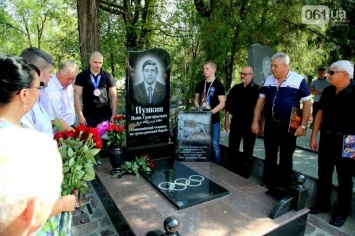 В Запорожье установили памятник Якову Пункину - первому украинскому олимпийскому чемпиону