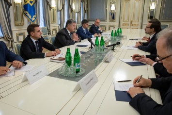 Порошенко и генсек ОБСЕ обсудили миротворческую миссию в Донбассе